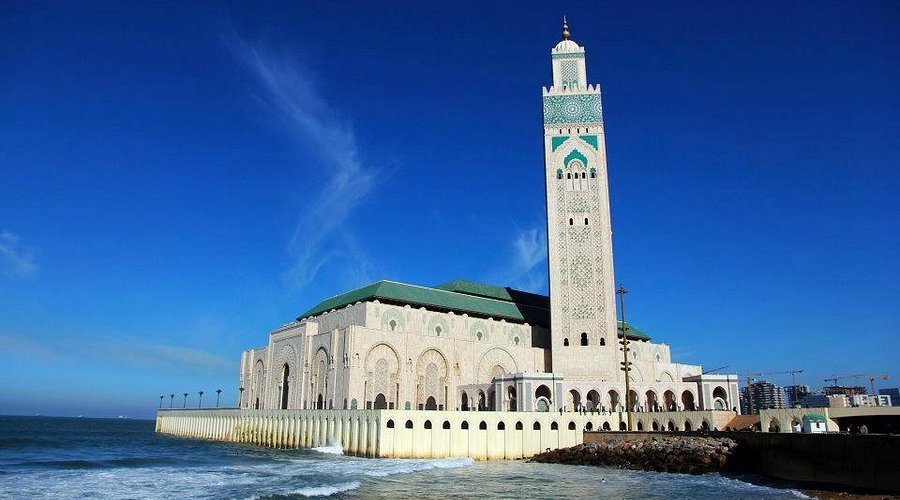 Hassan II Mosque Casablanca Ocean delve morocco tours - https://delvemoroccotours.com/morocco-imperial-cities-tour/